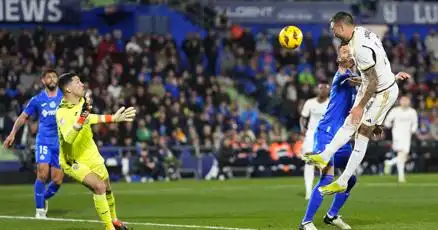 El Real Madrid supera al Girona en la liga española con una victoria por 2-0 en su visita al Getafe. Joselu marca dos goles