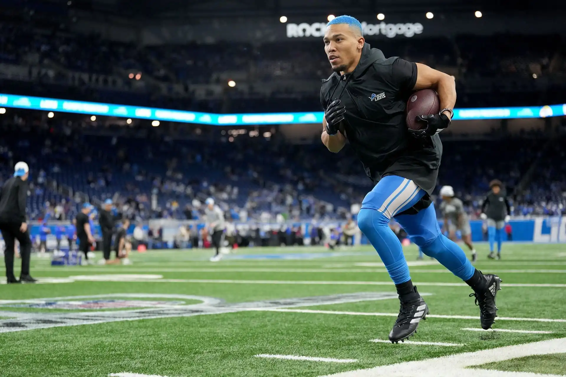 La razón del cabello azul de Amon-Ra St. Brown revelada por el receptor abierto de los Lions