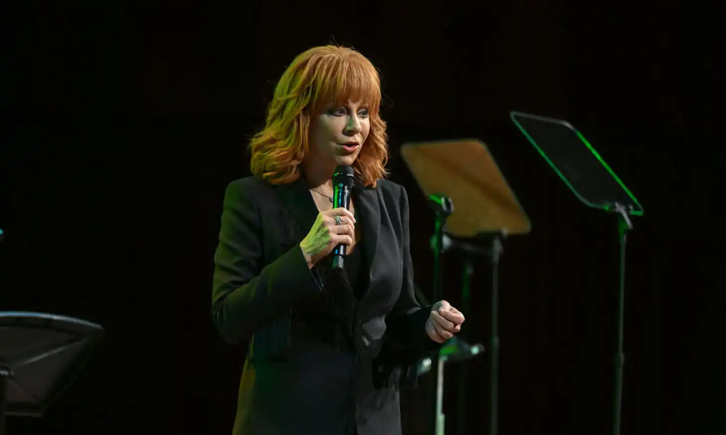 Reba McEntire y Post Malone actuarán en el Super Bowl antes del partido