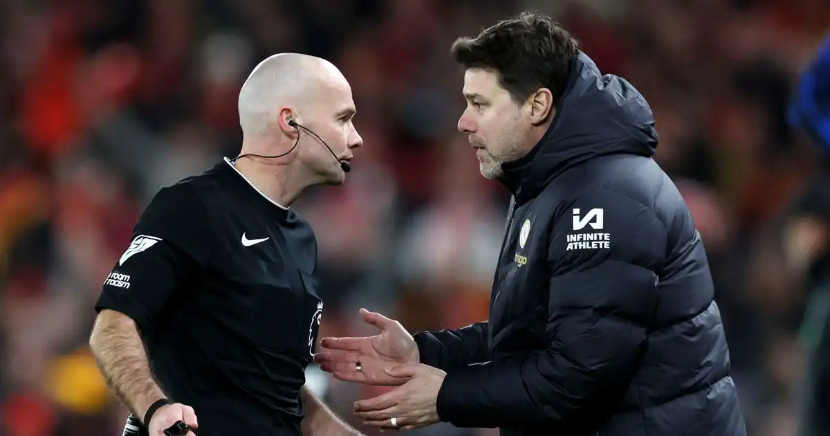 El árbitro Michael Oliver es criticado por Thomas Tuchel por su "falta de valentía" en la polémica decisión del Liverpool vs Chelsea