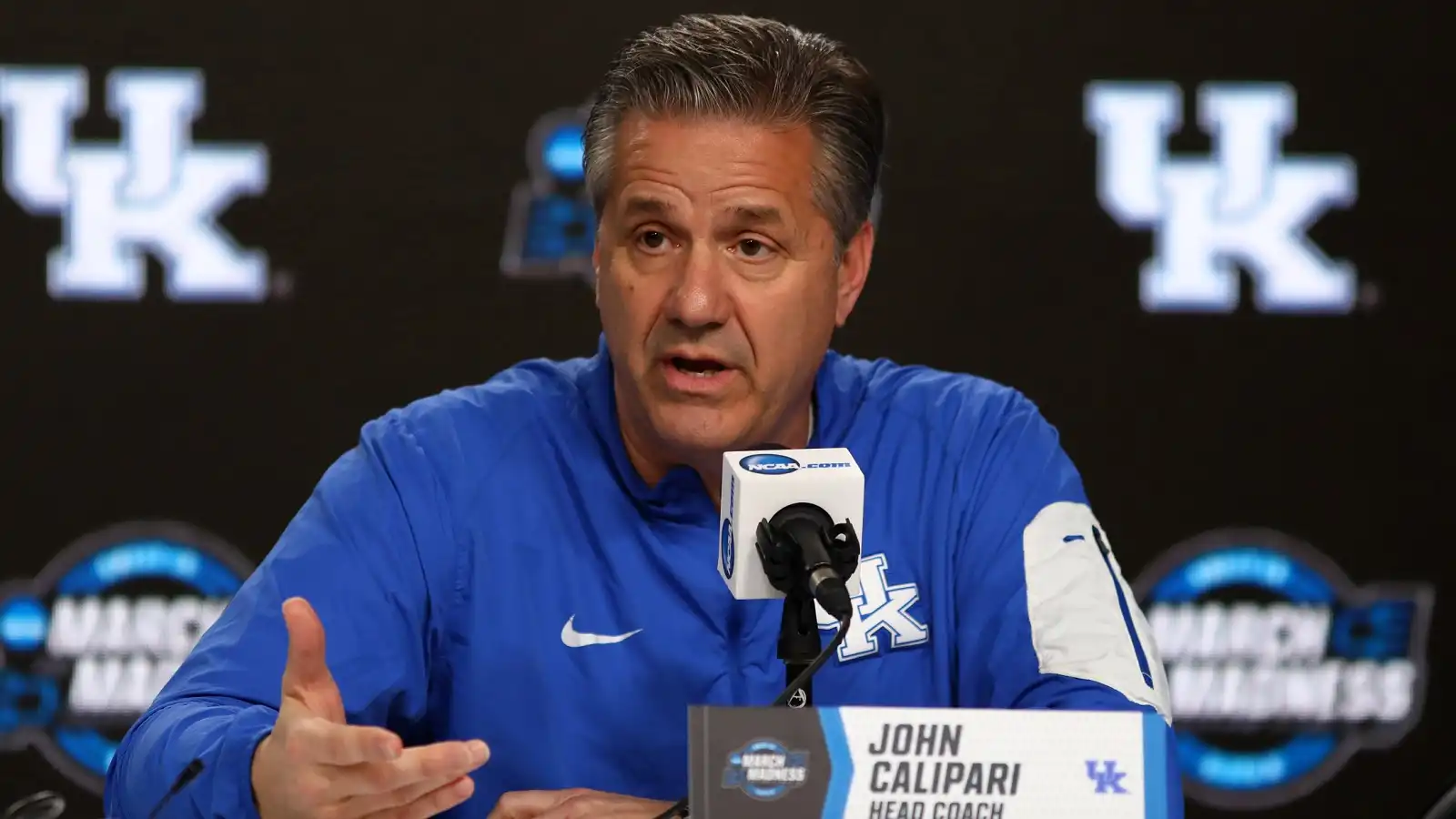 Reportero revela el motivo de la salida de John Calipari de Kentucky