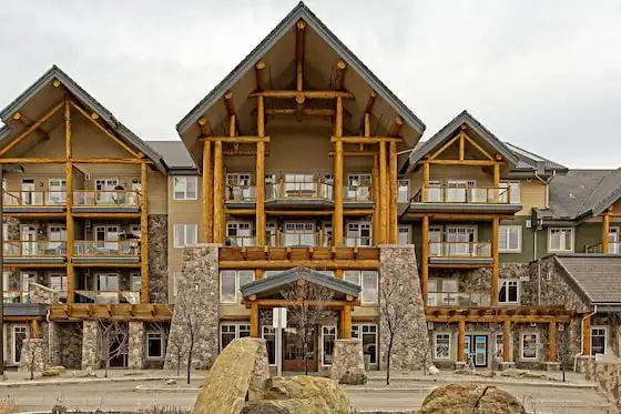 Un jubilado elige un condominio en las afueras de Calgary Servicios de resort