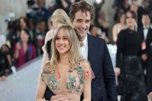 Los rumores de compromiso de Robert Pattinson y Suki Waterhouse se arremolinan
