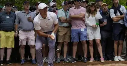 Rory McIlroy se mantiene positivo y en la pelea en el Masters después de una primera ronda de 71