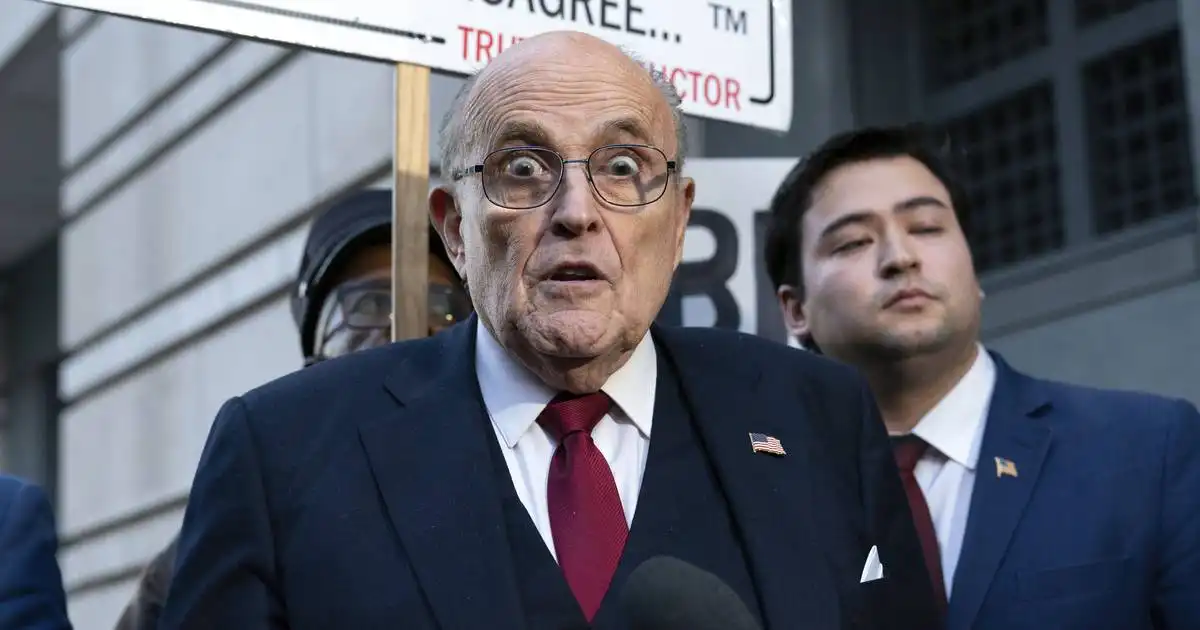 Rudy Giuliani se declara en bancarrota tras una sentencia de 148 millones de dólares en un caso de difamación en las elecciones de 2020