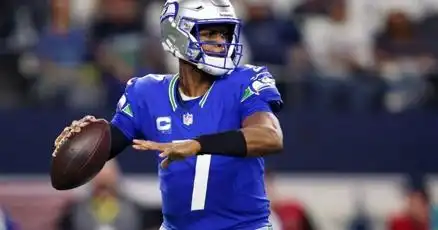 El mariscal de campo de los Seattle Seahawks, Geno Smith, fuera de juego por una lesión en la ingle