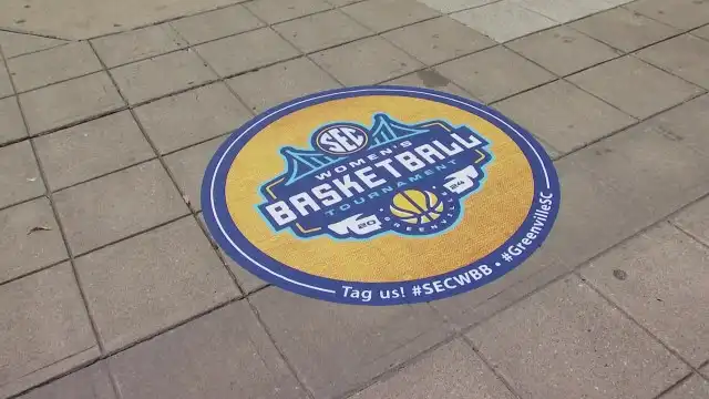 Torneo de baloncesto de la SEC Greenville ingresos millones de dólares