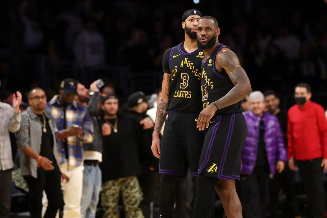 En busca de una mejor cohesión, los Lakers se enfrentan a los Suns