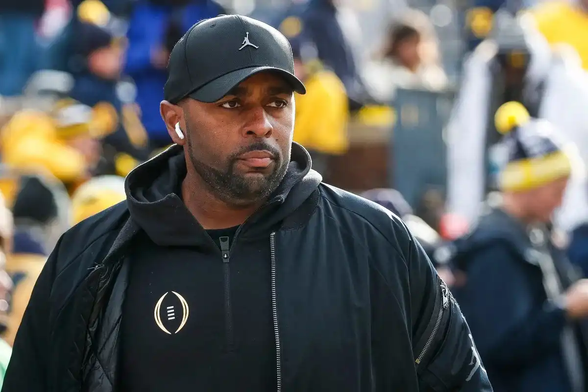 Sherrone Moore demuestra ser un entrenador sobresaliente en medio de las especulaciones sobre la posible salida de Jim Harbaugh