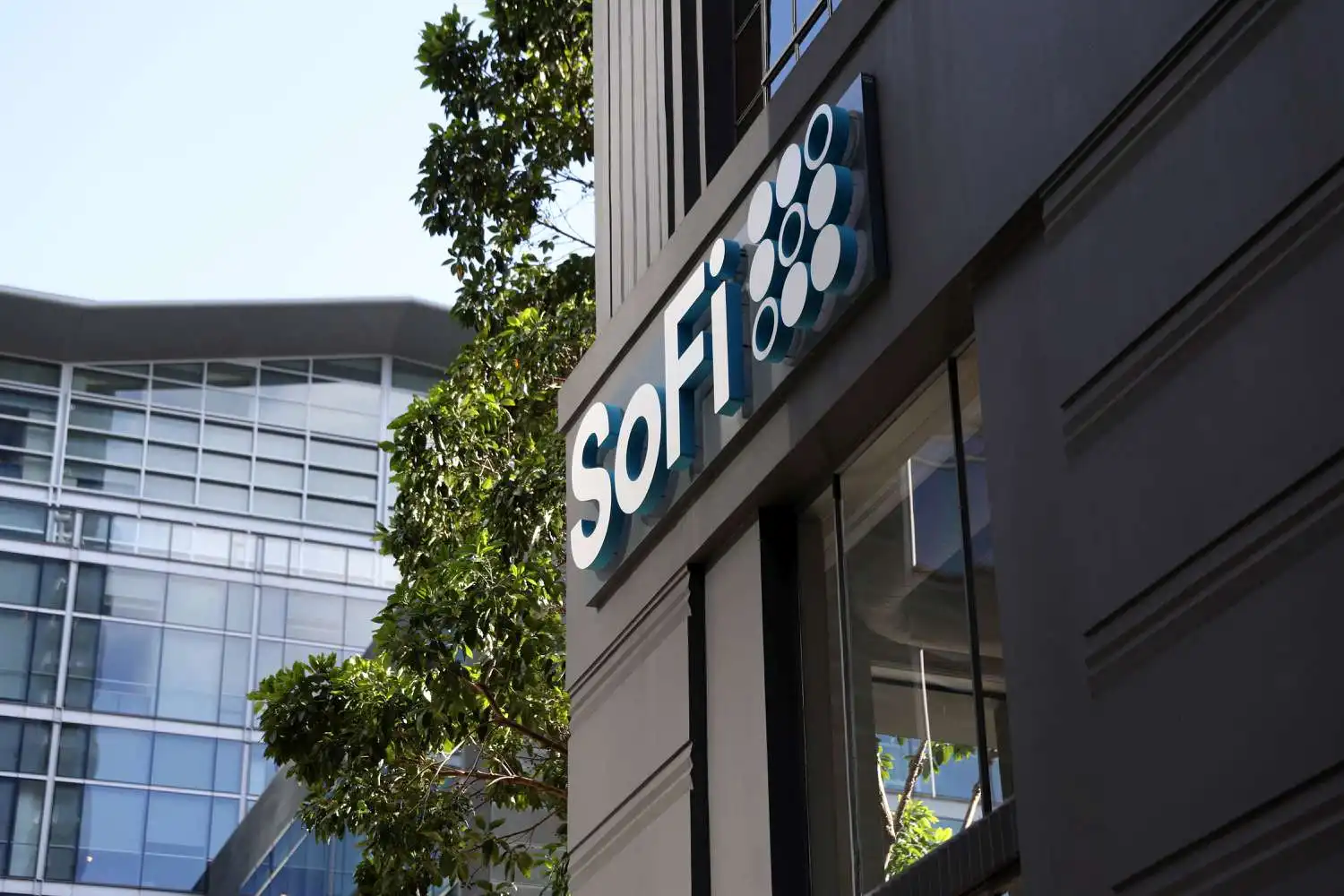Las acciones de SoFi se disparan por primera vez en el trimestre