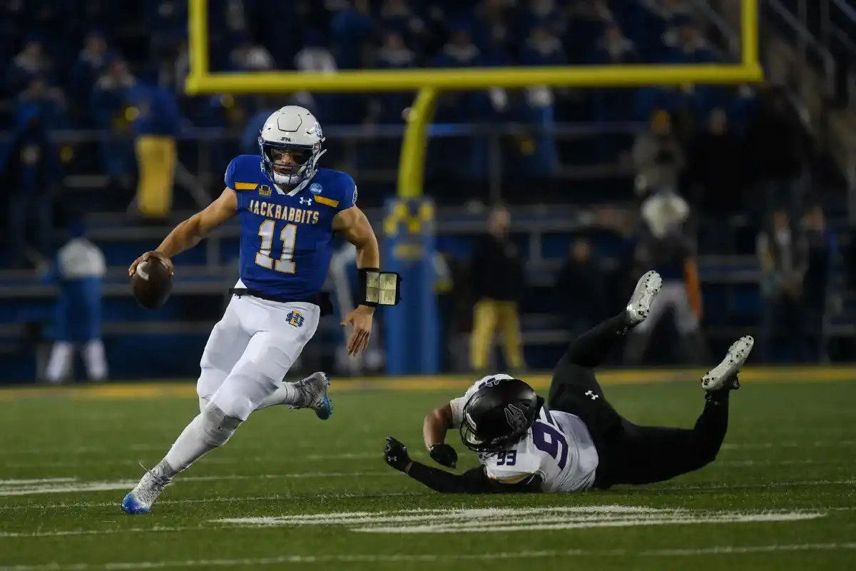 El fútbol americano de South Dakota State gana su segundo título nacional consecutivo de la FCS y domina Montana