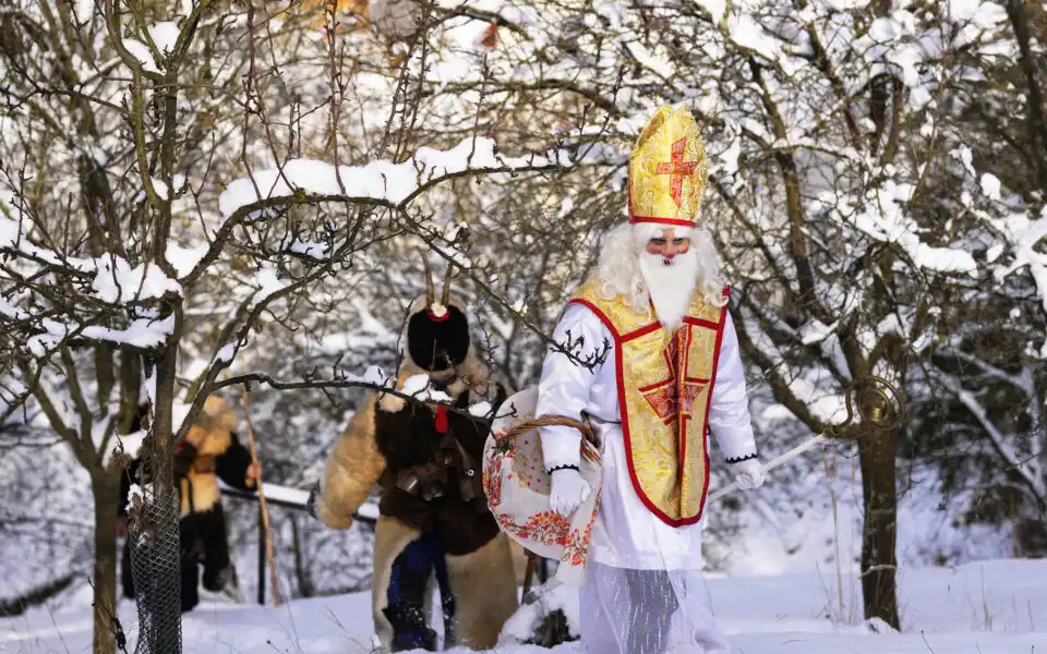 Día de San Nicolás: cómo el santo cristiano inspiró la leyenda de Papá Noel | eKathimerini.com