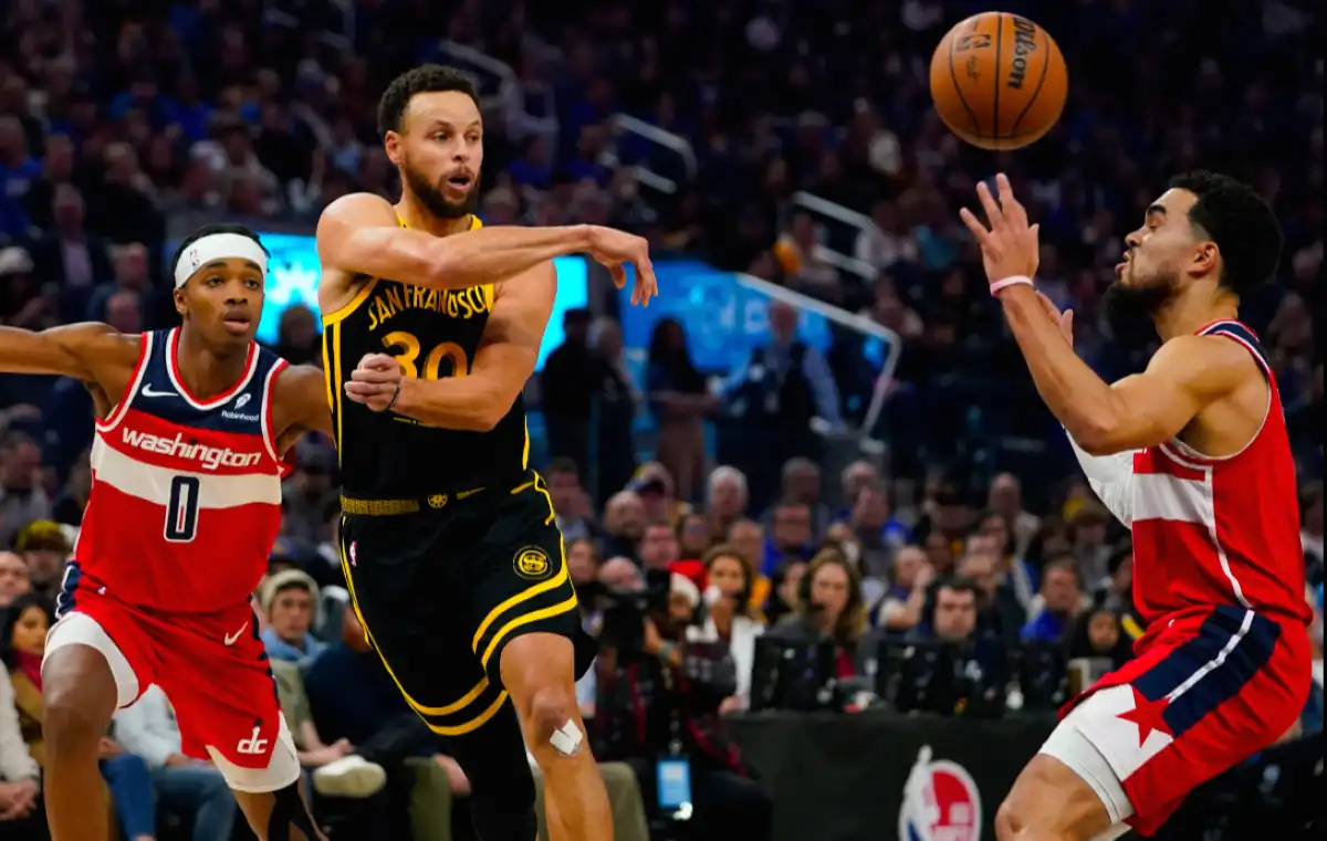 Steph Curry supera a Poole para ayudar a los Warriors a vencer a los Wizards