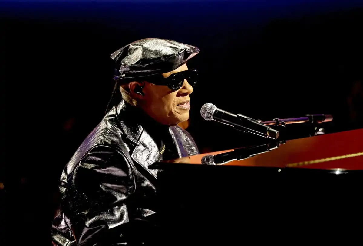 Stevie Wonder y Fantasia Barrino lideran emotivos Grammys in memoriam