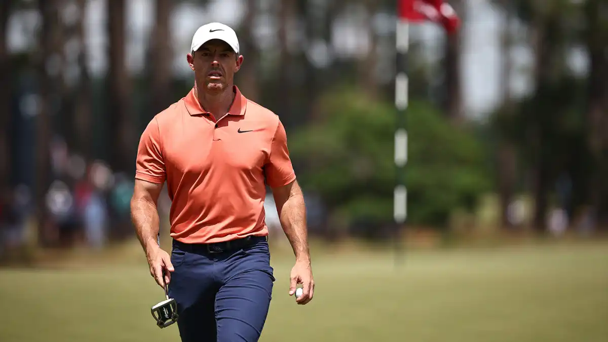 El estoico Rory McIlroy lidera la clasificación del U.S. Open con un enfoque en el golf ganador de majors