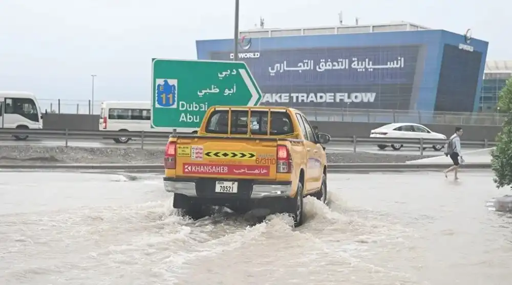 Una tormenta azota a Emiratos Árabes Unidos, Dubái desvía vuelos