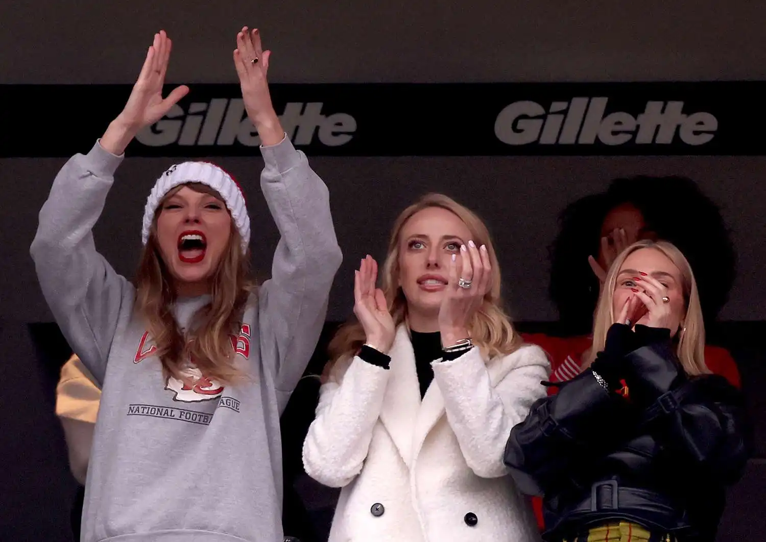 Taylor Swift y Brittany Mahomes animan a Travis Kelce y Patrick Mahomes en el partido entre Chiefs y Patriots