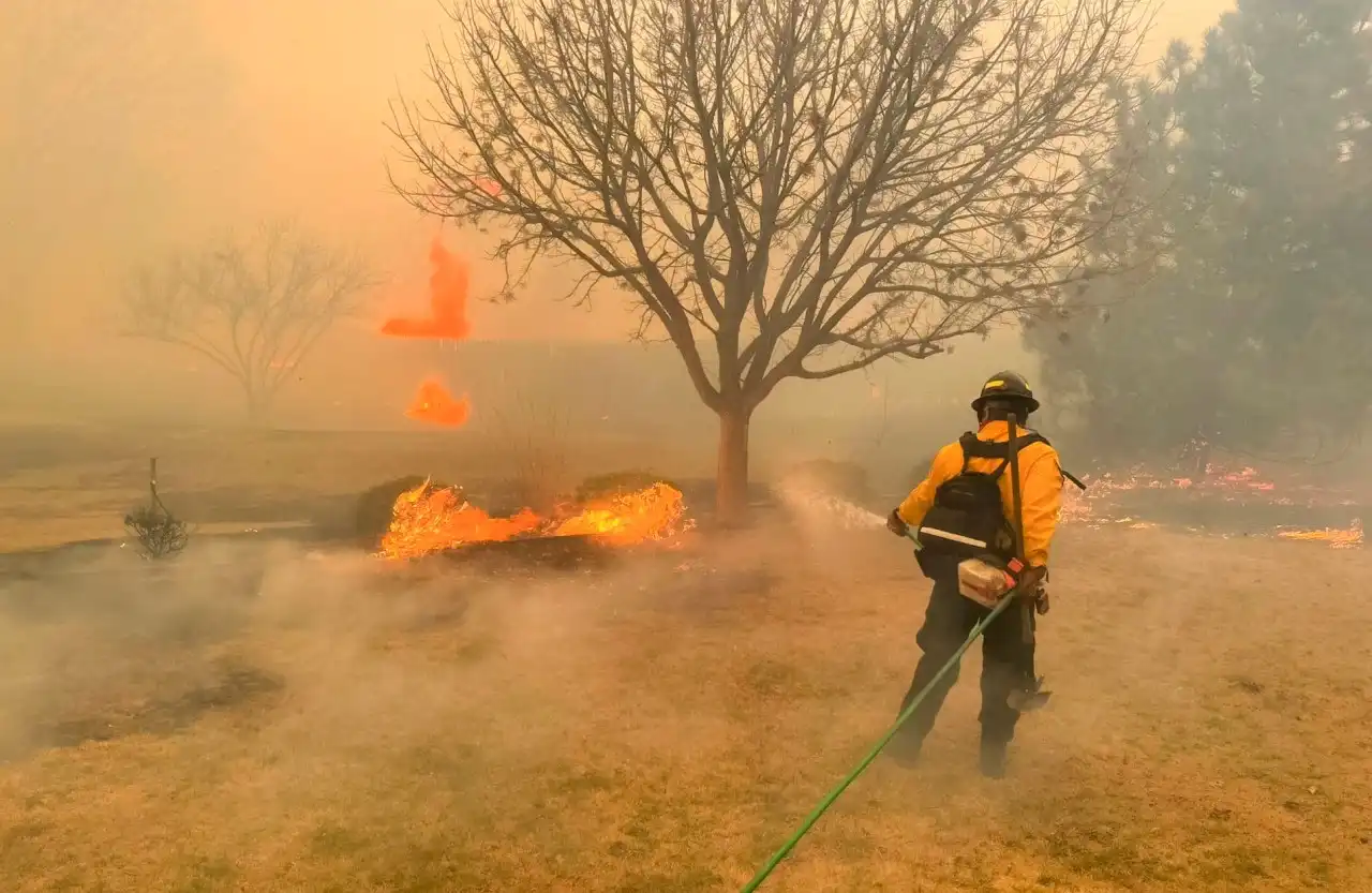 Los incendios forestales de Texas, los segundos más grandes registrados, arrasan el Panhandle