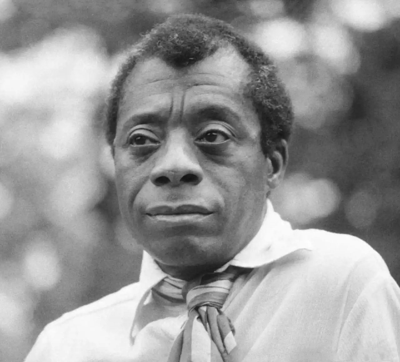 El doodle de Google del jueves celebra al autor James Baldwin: descubre por qué