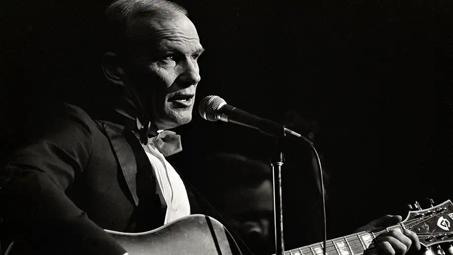 Tom Smothers, famoso dúo de comediantes, muere a los 86 años