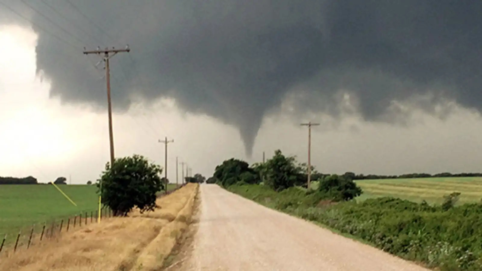 Alerta de tornado vs advertencia: Entendiendo la diferencia y el significado durante el clima severo