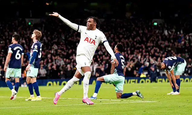 El Tottenham vuelve a estar entre los cuatro primeros tras la remontada en la segunda mitad