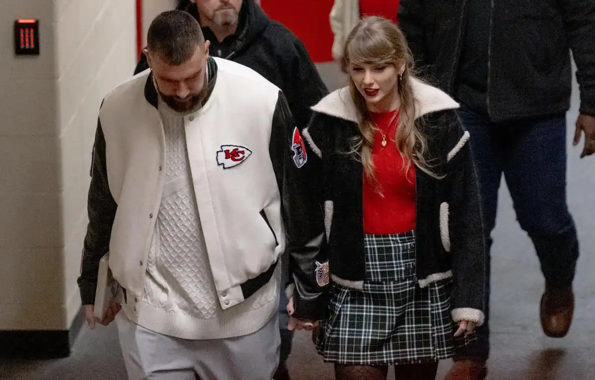 Travis Kelce Taylor Swift tomados de la mano: Fans desmayados