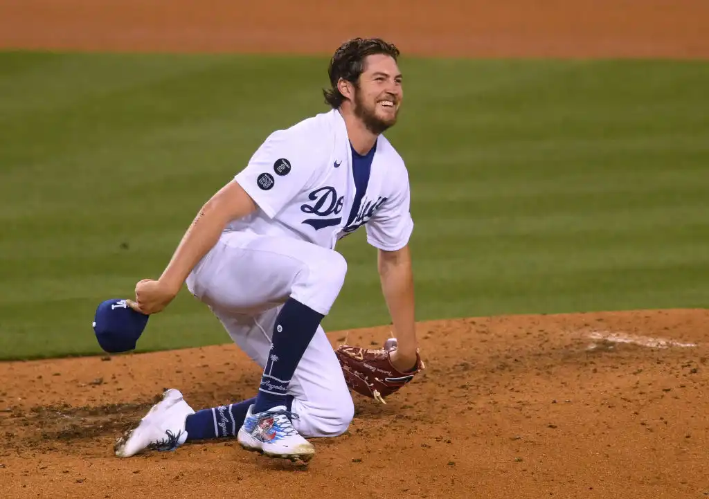 Trevor Bauer se enfrenta a jugadores de ligas menores de los Dodgers en su última apertura