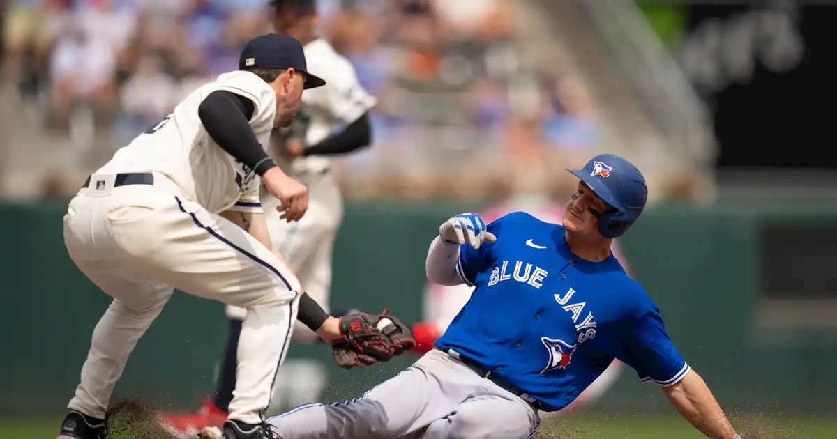 Los jugadores de cuadro de los Mellizos se adaptan a la nueva regla de la MLB, lo que permite un camino despejado para los corredores de base
