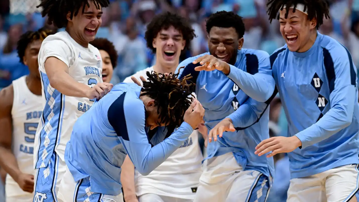 Actuación de la Noche Senior de Baloncesto de la UNC: El programa ofrece un espectáculo inolvidable