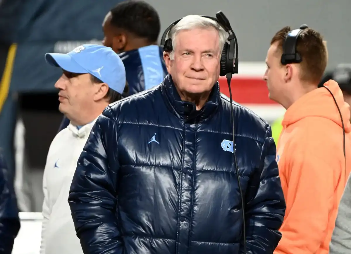 Rumores de retiro del entrenador de fútbol americano de la UNC, Mack Brown