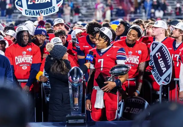 El invicto Liberty juega el Oregon Fiesta Bowl