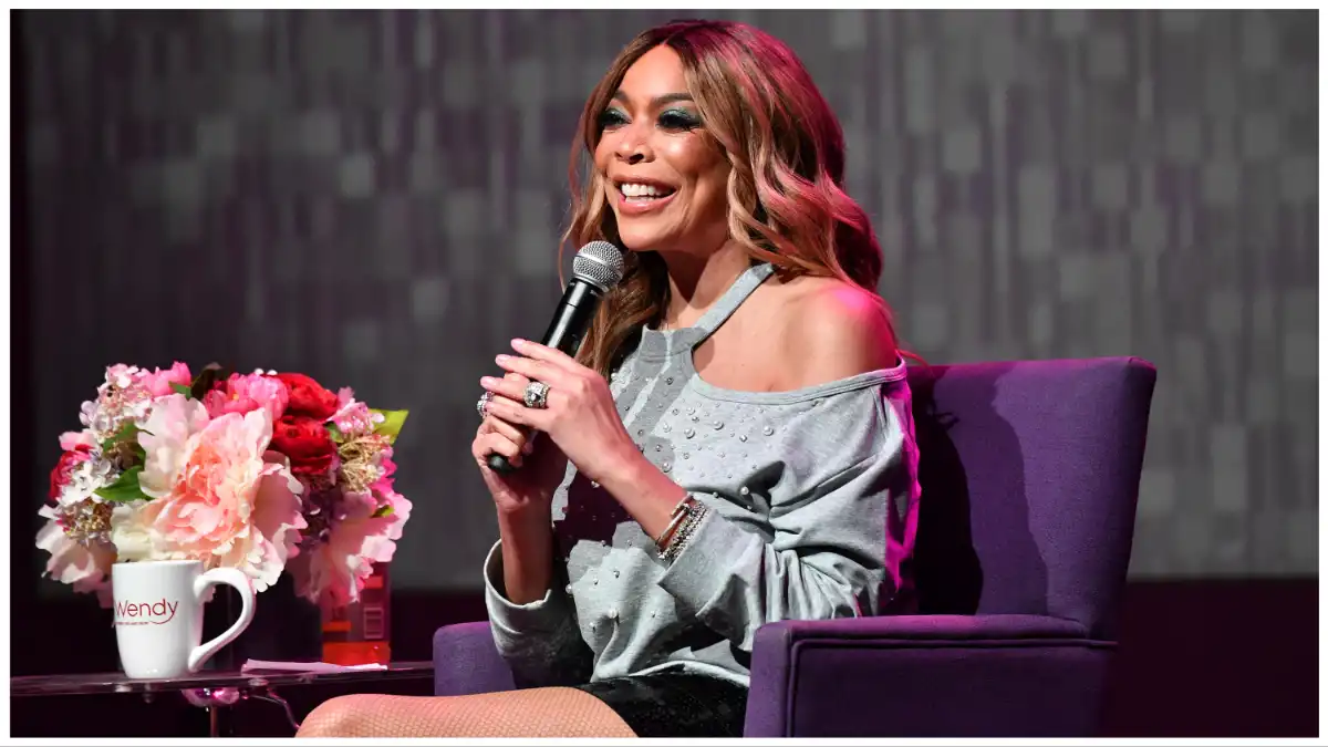 Wendy Williams se quita la peluca, consolada por Blac Chyna por problemas de salud