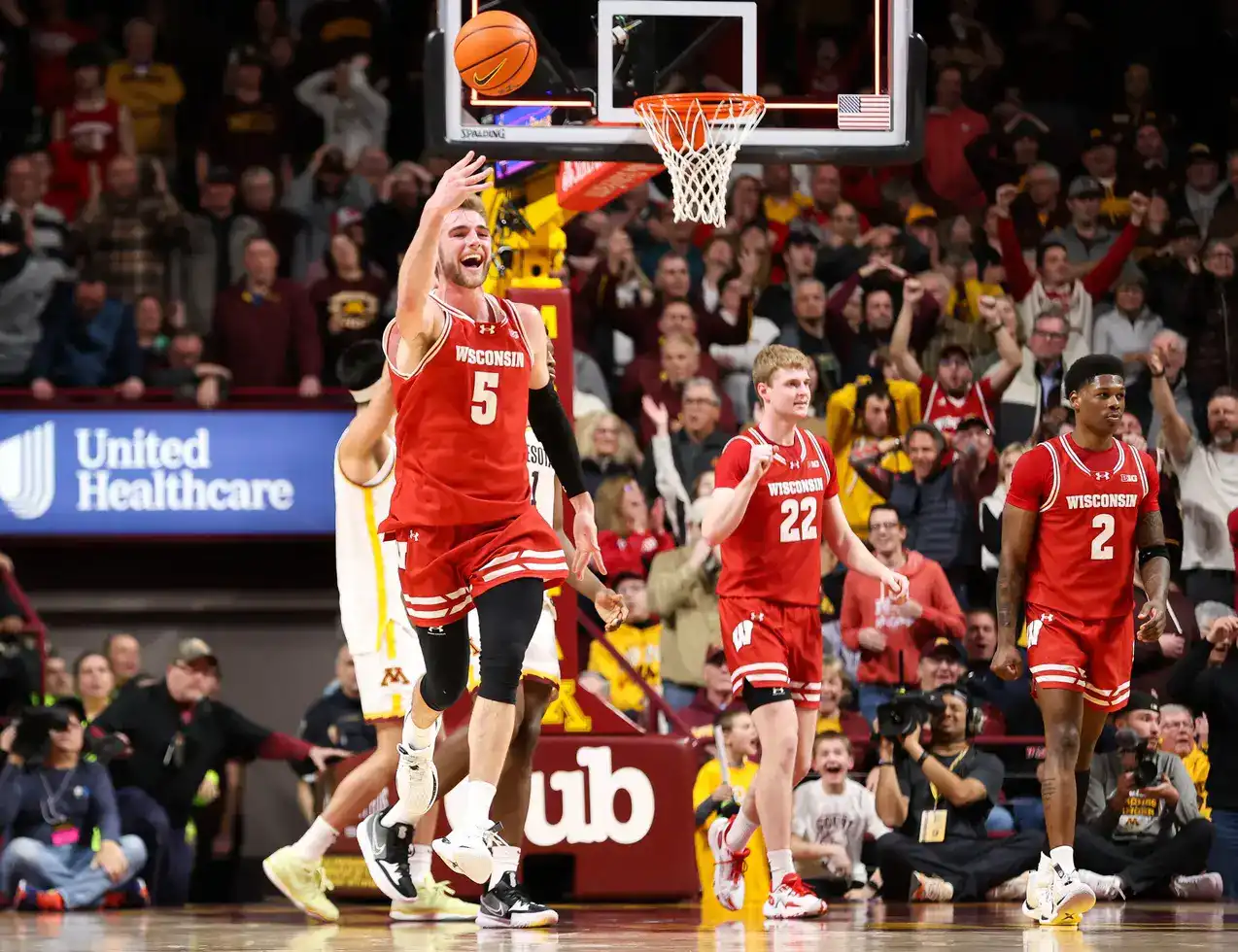 El baloncesto de Wisconsin recibe al talentoso delantero 2025 durante el partido de Purdue