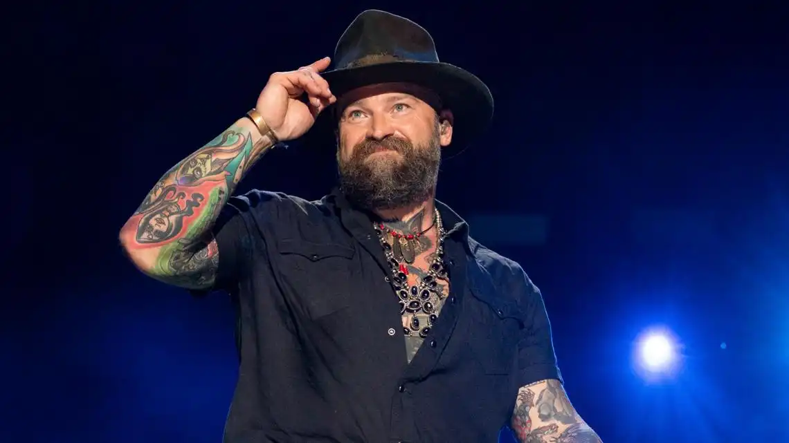 La esposa separada de Zac Brown promete no ser silenciada en respuesta a la demanda